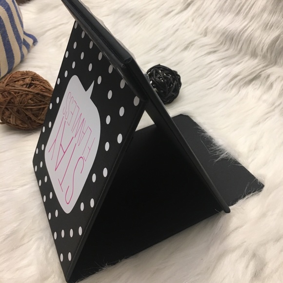 Benefit mirror - Picture 2 of 4